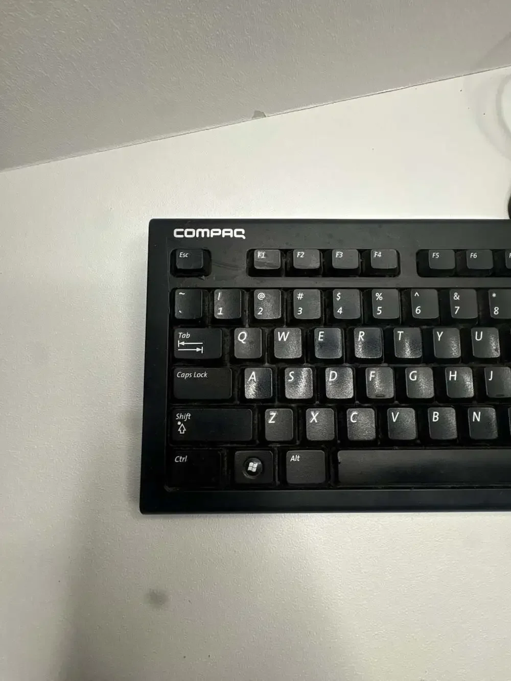Compaq PR1101 PS/2 Wired Standard Multimedia Keyboard